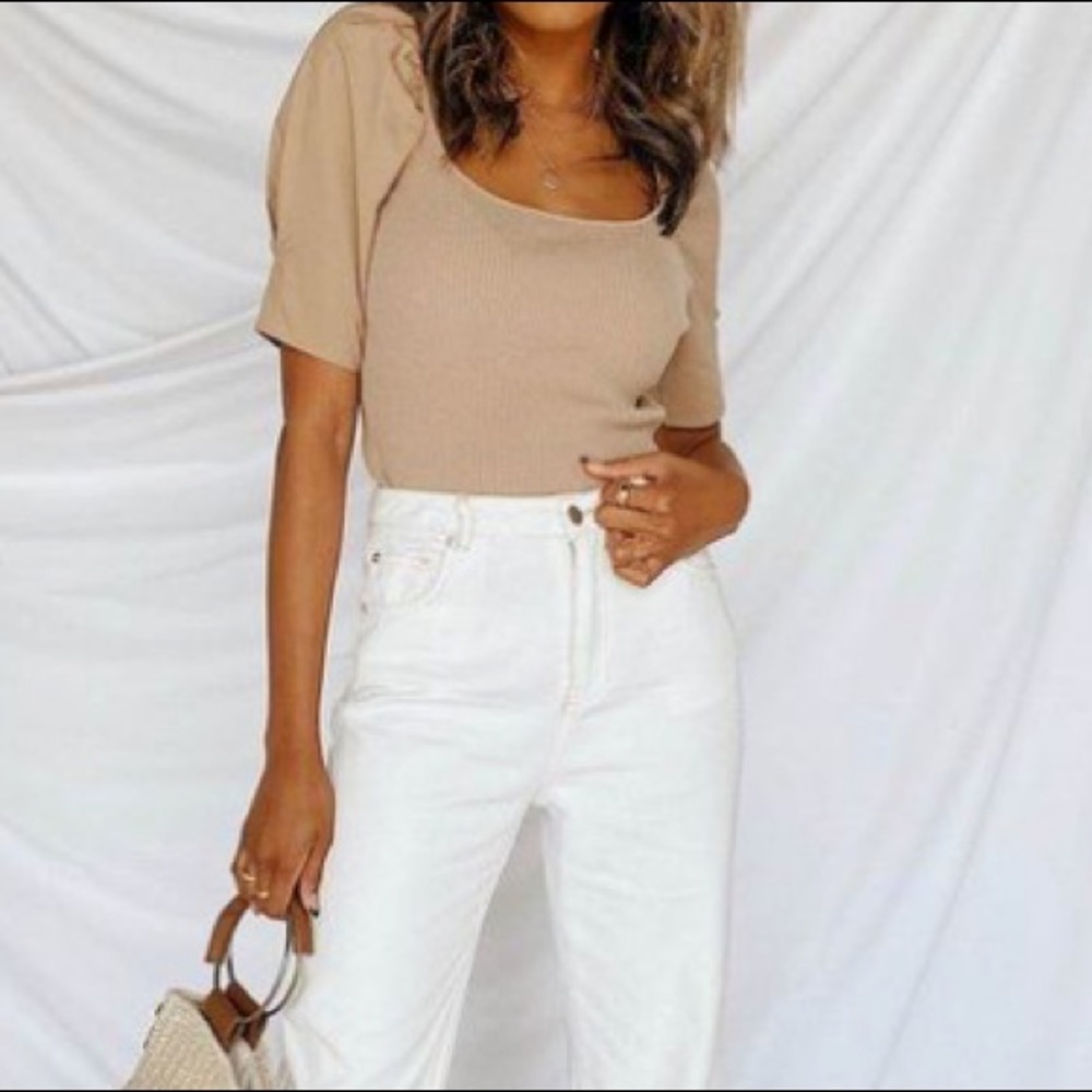 Nude blouse with puffy sleeves